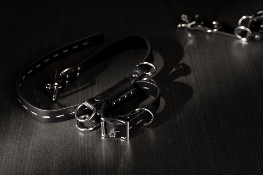 Set costrittivo polsini per gambe Kneeling Thigh Cuff Set Black